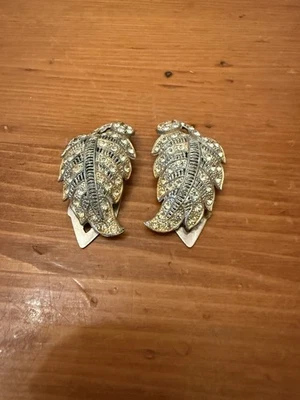 CLIPS PARA ZAPATOS hechos de hoja de METAL PLATEADO con pedrería Foto 1 de 3