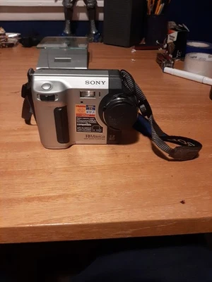 Sony FDMavica MVC-FD87 1.3MP Digital Camera - Image 1 of 3