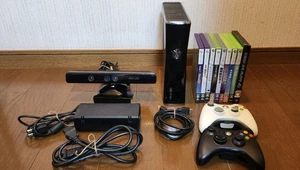 Xbox 360 console, 9 games, 2 controllers, Kinect sensor, bundled sale - Picture 1 of 11