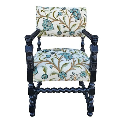 Antiguo sillón indio tallado a mano cebada torcida - Silla tapizada con detalles Foto 1 de 4