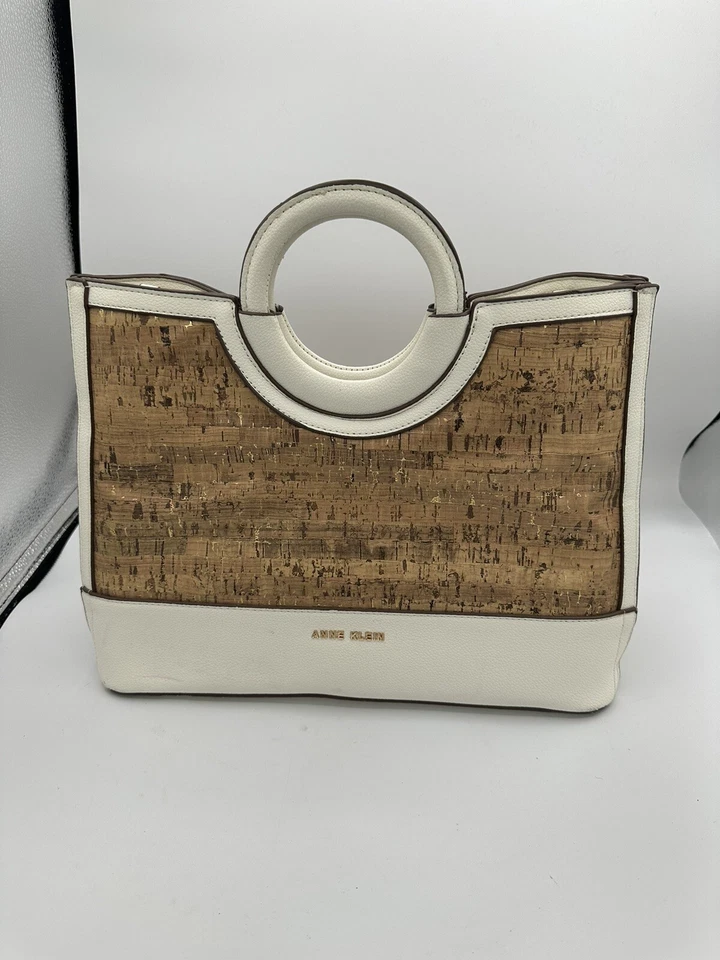 Cartera Anne Klein con asa superior redondeada de corcho Foto 1 de 4