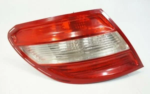 2008-2010 Mercedes W204 C300 C350 lado izquierdo del conductor luz trasera carcasa - Imagen 1 de 12