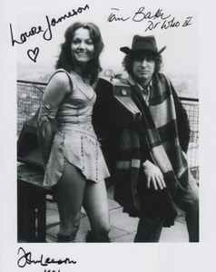Doctor Who Autograph: TOM BAKER, LOUISE JAMESON & JOHN LEESON Signed Photo - Imagen 1 de 1