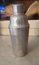 SHAKER ancien en Alu martelé..ht 23 cm