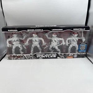 PlayMates FCBD 2021 TMNT Ninja Turtles Elite Series PX Acción Blanco y Negro - Imagen 1 de 4