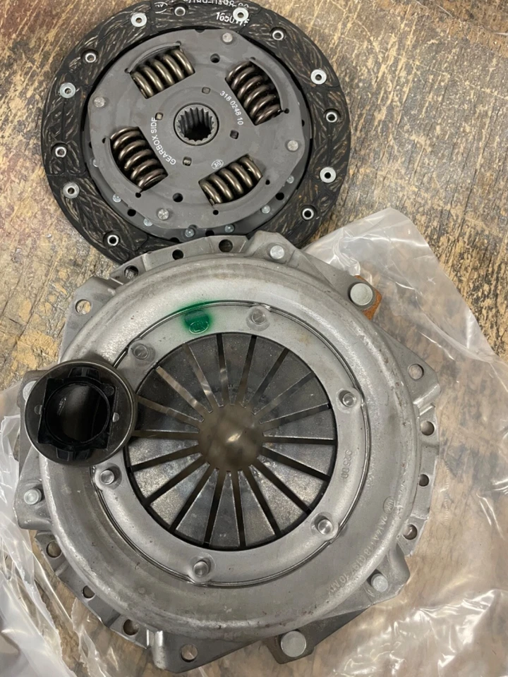 KIT DE EMBRAGUE LUK GENUINO TOYOTA AYGO YARIS CITROEN C1 PEUGEOT 107 1.0 2005-2014 Foto 1 de 1