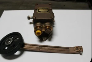 Namco EA190-00015 Empfindlicher Schalter Messing Neu D1450-LC - Bild 1 von 3