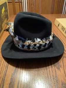 Cappello Americano Vintage Co Maxi Feltro 7 3/8 Harlingen Texas Usato in ottime condizioni sembra mai indossato con scatola - Foto 1 di 12