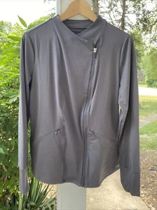 zuda Sz M Grey Fitted Stretch Knit Moto Style A-sym Zip Jacket Yoga Workout NWOT - Picture 1 of 12