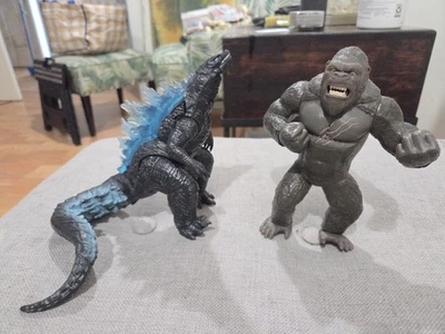 Lot Of 2 GODZILLA VS KING KONG 7” Tall Growling Figures 2021 - Image 1 of 4