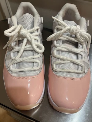 Talla 9.5- Air Jordan 11 Retro Low Legend Rosa W Foto 1 de 4