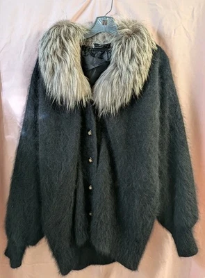 Chaqueta Angora Esponjosa Exclusiva Misook para Mujer S/M Negra con Forrada Gris/Plateada Foto 1 de 4