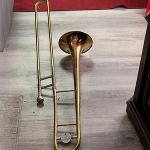 Conn "Director" Trombone Tenor Serial # 44 480 468 # A 3262 Mouthpiece 12c/Case - Picture 1 of 12