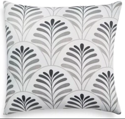 Charter Club Damask Designs 300TC Algodón Satén Vieira Geo European Sham $70 Foto 1 de 4