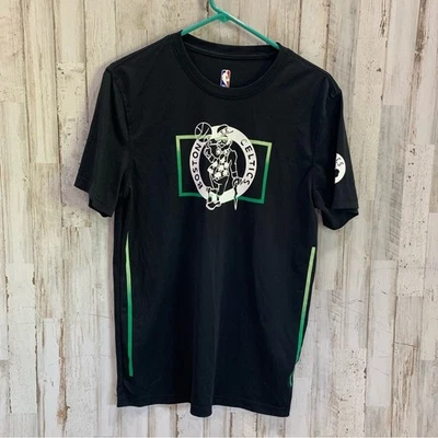 Camisa de secado rápido que absorbe la humedad con logotipo de los Boston Celtics de la NBA Foto 1 de 4