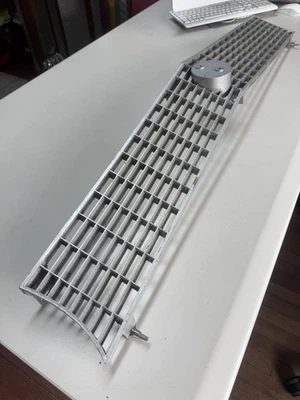 NUEVO DE LOTE ORIGINAL FORD MAVERICK 1970-1971 REJILLA PLATEADA D0DZ-8150-A FoMoCo Foto 1 de 4