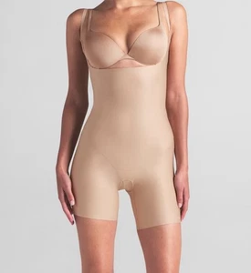 Skims Body Zoned Open Bust Mid Thigh Bodysuit Small Farbe: Clay Neu mit Etikett BD-MDT-3287 - Bild 1 von 8