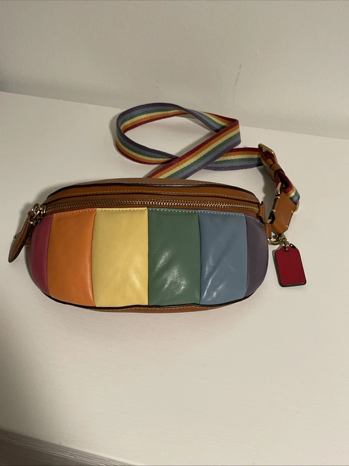 BOLSO COACH ARCO IRIS en excelente estado Foto 1 de 4