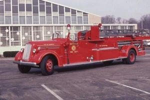 Norwich CT Taftville 1950s Seagrave Mid-Mount Aerial - Fire Apparatus Slide - Picture 1 of 1