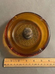 VINTAGE MCM DIAMOND PATTERN AMBER GLASS ASHTRAY WITH APPLIED CORK CENTER HANDLE - Picture 1 of 4