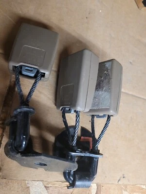 02-08 Jaguar X-Type X400 Juego de hebillas de cinturón de seguridad trasero derecho centro lateral bronceado Foto 1 de 4