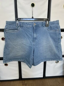 Women’s 16 Light Wash Blue Denim Short Jean Shorts Gloria Vanderbilt Rhinestone - Picture 1 of 7
