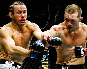 Petr Yan Autografiado 8x10 UFC vs Uriah Faber (PSA Auténtico) - Imagen 1 de 1