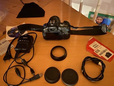 Canon EOS 60D 18.0 MP SLR-Digitalkamera - Schwarz (Kit m/ EF-S 18-55mm f/3.5-5.6 - Bild 1 von 4