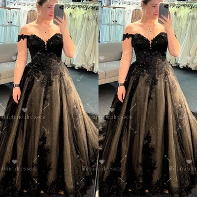 Vestidos de novia góticos vintage de tul negros con hombros descubiertos brillantes Foto 1 de 4