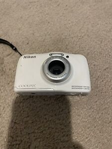 Nikon Coolpix S33 13.2MP Waterproof Digital Camera White TESTED