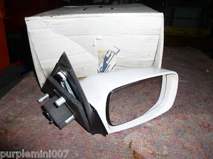 Genuine Ford Mondeo 1997 offside electric mirror. - Picture 1 of 1