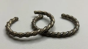Gran par vintage de pulseras de brazalete de alambre torcido de plata esterlina Navajo 62,7 g - Imagen 1 de 7