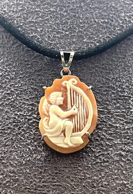 Pendente in Argento 925 con Cammeo Corniola 25mm Angelo e Arpa – Fatto a Mano - Immagine 1 di 4