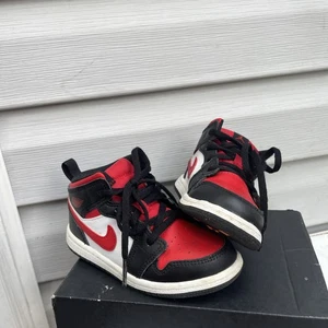 Nike Air Jordan 1 Mid Fire Red Black 640735-079 Toddler Baby Boy Size 9C - Picture 1 of 13
