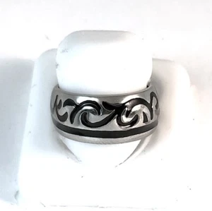 STAINLESS STEEL BLACK ENAMEL SCROLL RING, SIZE-7 - Picture 1 of 4