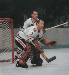 IMPRESIÓN FOTOGRÁFICA DE HOCKEY DE LA NHL (4x6) GLENN HALL PORITE & ED VAN IMPE CHICAGO - Imagen 1 de 1