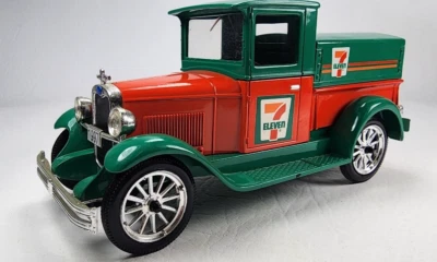 SEVEN ELEVEN Coin Bank Spec Cast #7263 * 1928 CHEVY * 1/25 scale 6 " w/key 1997 - Image 1 of 4