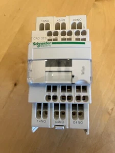 Hilfsschütz-Steuerrelais 24V DC CAD-323BD B7 von der Schneider Elektric - Bild 1 von 4