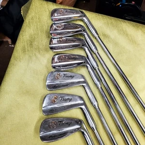 💥VINTAGE💥TRUMP PROFESSIONAL VINTAGE 7 GOLF CLUBS DOG LOGO💥RARE💥 - Picture 1 of 17