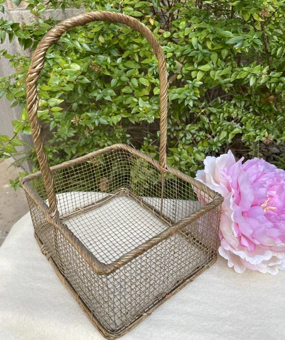 Metal Wire Mesh Basket Antique Brass Presentation Mother’s Day Farm House Cover