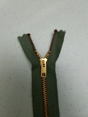 UNA CREMALLERA/DE COLECCIÓN.Mediados de 1900 "USA W.K." ¿BOSQUES/#3-4? Metal 5" LATÓN/GRN.ALGODÓN/monedero Foto 1 de 4