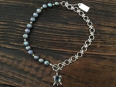 Ожерелье с черепахой цепочка из латуни с натуральным речным жемчугом и родиевым покрытием ручной работы - Изображение 1 из 4