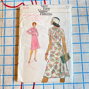 Damen ungeschnitten 70er Jahre Kleider Muster Größe 12 Vogue 9149 - Bild 1 von 4