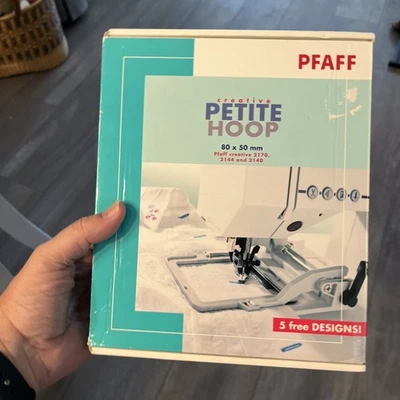 Pfaff Petite Creative Hoop 80 mm x 50 mm & CD for 2170, 2144, 2140 Embroidery - Image 1 of 4