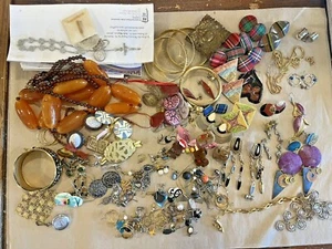 Lote de 8 Vintage Modernos Disfraz Joyería Anillos de Estrás Collar Hallazgos Broche - Imagen 1 de 12