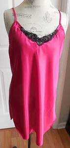 BRIGHT PINK SATINY w/BLACK LACE & SEQUINS APOSTROPHE WOMEN'S NIGHTGOWN SIZE LG - Picture 1 of 4