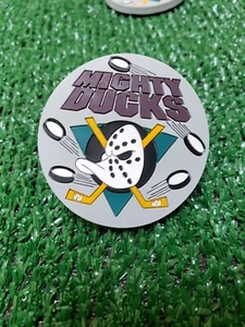 2 NHL Vintage Anaheim Mighty Ducks Stehbrett Hockey Kühlschrank Gummi Magnet - Bild 1 von 4
