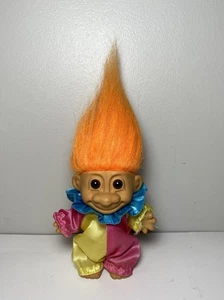 Russ Troll Rosa Giallo Circo Clown Bambola Giullare Capelli Arancioni Vintage 5” J - Foto 1 di 5