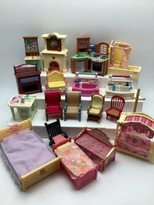 Fisher Price liebevolle Familie Puppenhaus Lot Küche Insel Kamin Bad Stuhl Bett - Bild 1 von 17