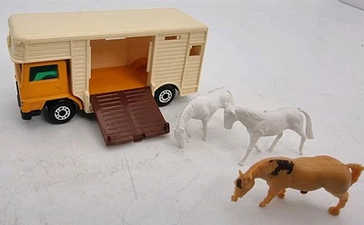 Matchbox Lesney Superfast 40 Bedford Horsebox Orange Cream & Horses — 第 1/4 张图片
